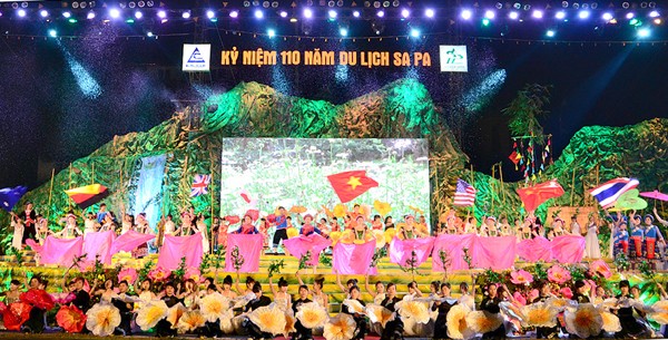 В провинции Лаокай празднуют 110-летие развития туризма городка Шапа