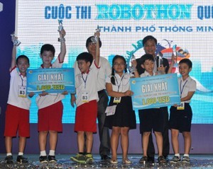 Вьетнамская команда примет участие в Международном конкурсе «Robotics-2013»