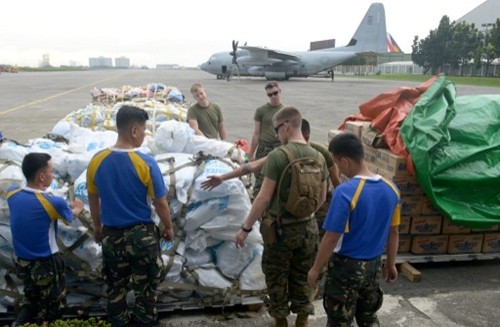 Мировое сообщество продолжает оказывать Филиппинам гуманитарную помощь