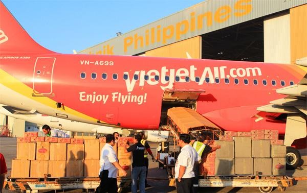 Вьетнамская авиакомпания оказывает помощь жертвам тайфуна «Хайян» на Филиппинах
