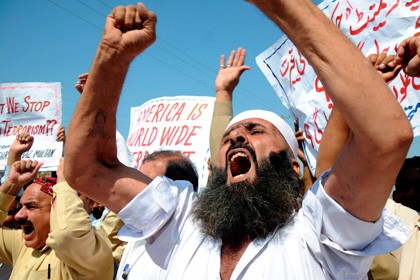 Пакистан: тысячи демонстрантов блокировали главную автотрассу
