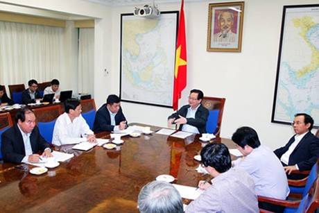 Премьер-министр СРВ провел рабочие встречи с руководителями провинций Ниньтхуан и Биньфыок