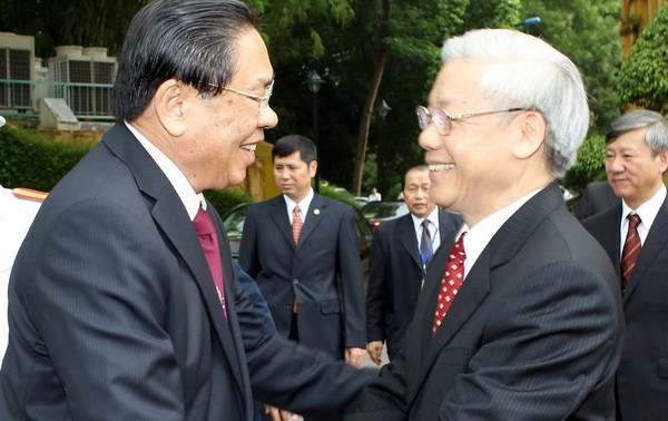Вьетнамские руководители направили поздравления с Днём независимости Лаоса