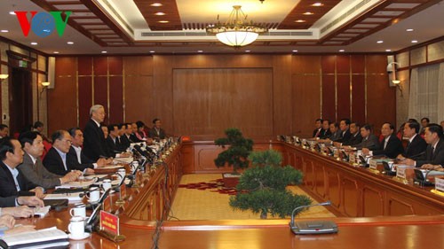 Политбюро ЦК КПВ провело рабочую встречу с членами бюро Парткома Киензянг