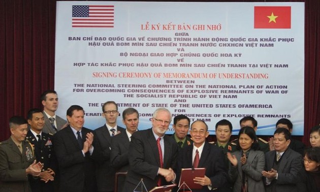 Вьетнам и США сотрудничают в ликвидации последствий оставленных войной бомб и мин
