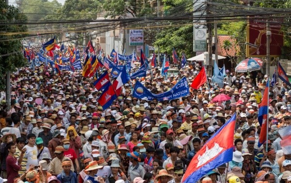 Камбоджийская оппозиция заявила о приостановке демонстраций