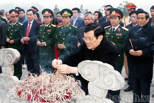 Президент СРВ Чыонг Тан Шанг посетил уезд Дыктхо провинции Хатинь