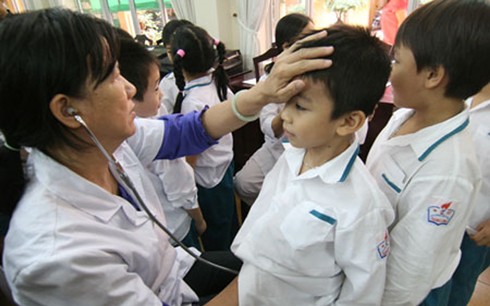 Успехи Вьетнама в охране здоровья женщин и детей высоко оценили зарубежные парламентарии