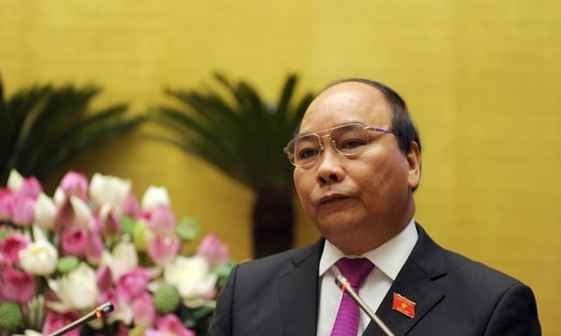 Вице-премьер СРВ Нгуен Суан Фук ответил на запросы депутатов парламента