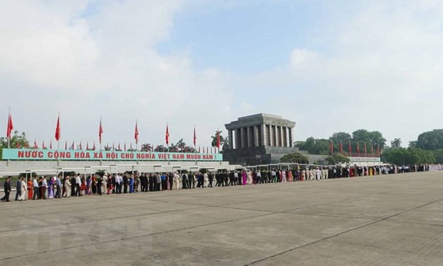 Почти 39 тысяч человек посетили мавзолей президента Хо Ши Мина во время празднования Дня независимости