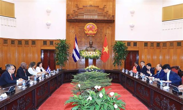Премьер-министр Вьетнама принял зампредседателя Госсовета Кубы