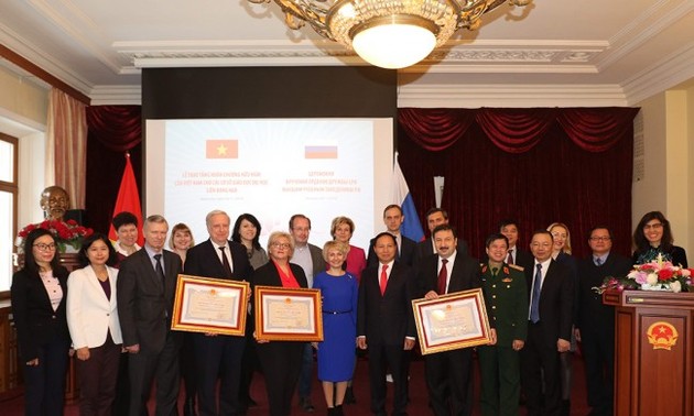 Вьетнам наградил три российских вуза орденами Дружбы