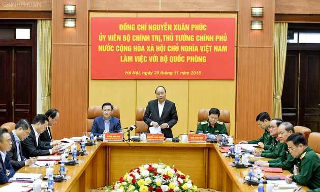 Премьер-министр Вьетнама провёл рабочую встречу с руководством Министерства обороны