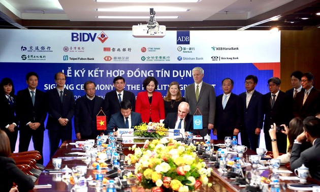 ADB и BIDV подписали контракт на сумму 300 миллионов долларов США по содействию средним и малым предприятиям
