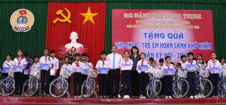Вице-президент приняла участие в церемонии празднования в провинции Виньлонг 89-й годовщины со дня создания КПВ