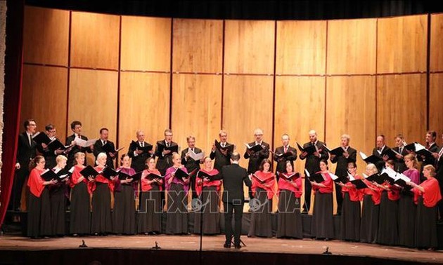 Праздничный концерт по случаю 50-летия установления дипотношений между Вьетнамом и Швецией