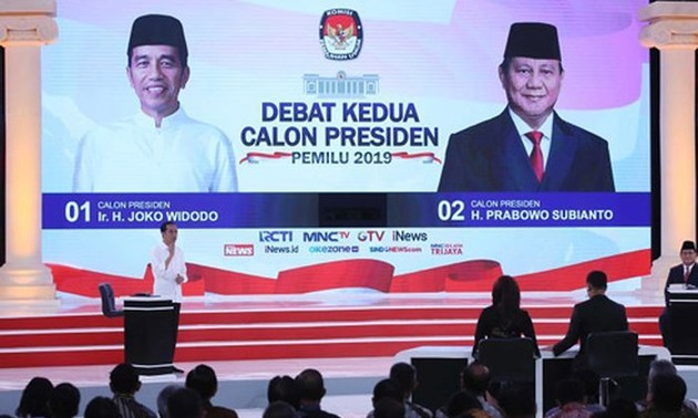 Руководители Вьетнама поздравили индонезийских коллег с успешным проведением выборов