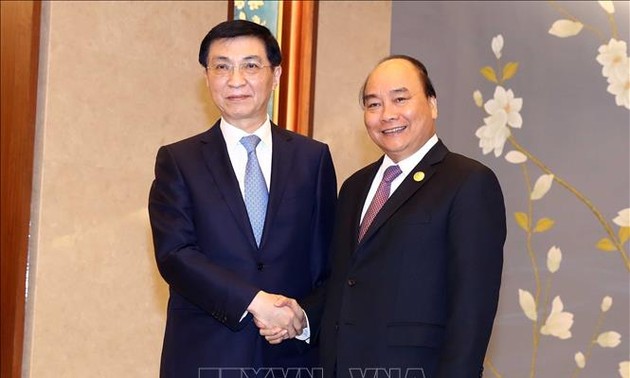 Премьер-министр Вьетнама встретился с членом Постоянного комитета Политбюро ЦК Компартии Китая