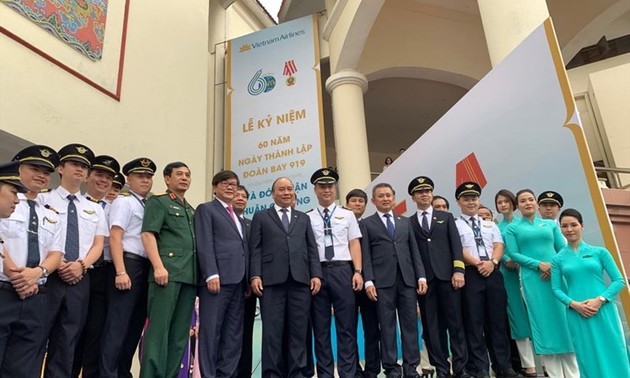 Нгуен Суан Фук принял участие в церемонии празднования 60-летия со дня создания летного экипажа 919