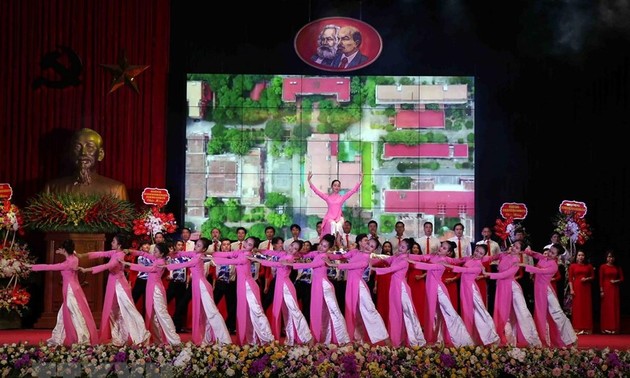 Нгуен Фу Чонг принял участие в церемонии празднования 70-летия со дня создания Государственной политической академии имени Хо Ши Мина