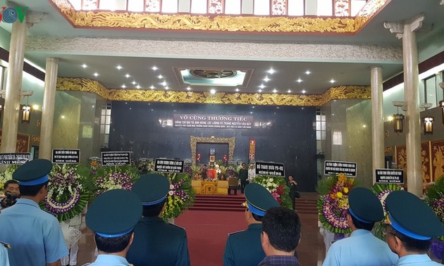Боевые товарищи, родственники и граждане пришли проститься с героем Нгуен Ван Баи