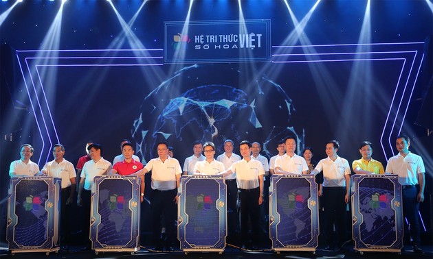 Вице-премьер Ву Дык Дам принял участие в церемонии презентации цифровой платформы карт Vmap