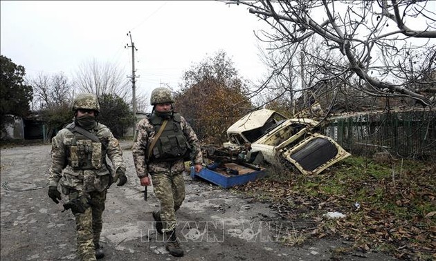 Конфликтующие стороны на востоке Украины отложили отвод войск
