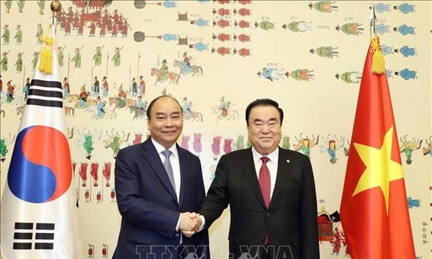Премьер-министр Вьетнама встретился с председателем Национального собрания Республики Корея