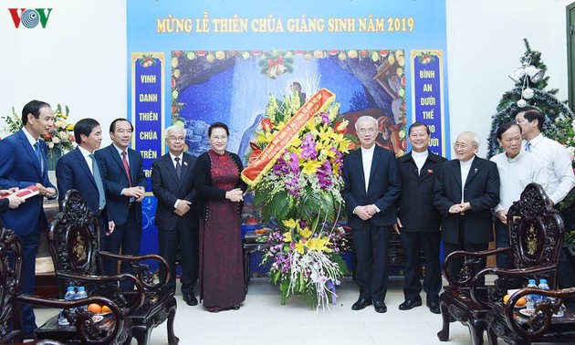 Председатель Национального собрания Вьетнама поздравила католиков с приближающимся Рождеством Христовым