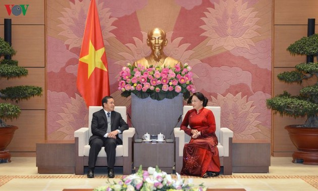 Председатель Национального собрания Вьетнама приняла посла Лаоса во Вьетнаме