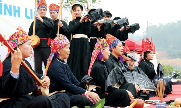 Тинь – традиционный музыкальный инструмент народности Таи в провинции Куангнинь
