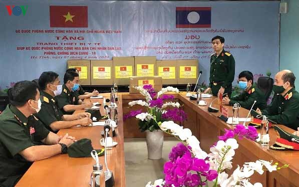 Лаос предложил Вьетнаму оказать помощь в расширении возможностей в борьбе с Сovid 19
