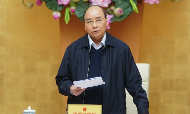 Премьер-министр Вьетнама потребовал продолжить борьбу с коронавирусом в новой обстановке