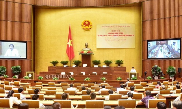 Депутаты парламента одобрили разделение сессии Нацсобрания на две части 