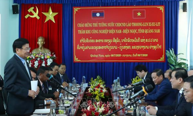 Премьер-министр Лаоса Тхонглунг Сисулит познакомился с некоторыми экономическими моделям Вьетнама 