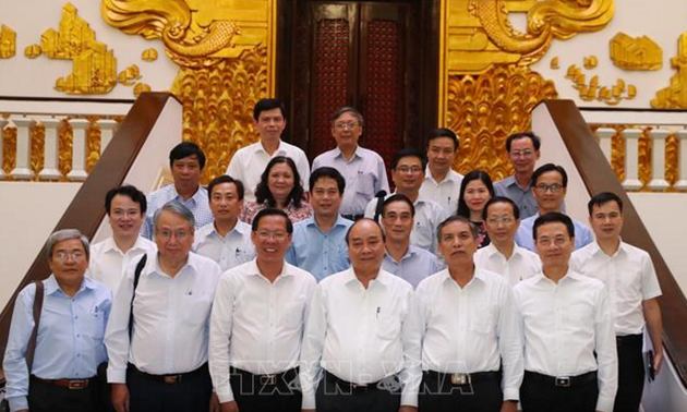 Премьер-министр Вьетнама провёл рабочую встречу с руководством провинции Бенче