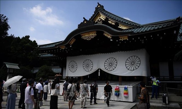 Премьер-министр Японии Синдзо Абэ прислал ритуальное подношение в храм Ясукуни