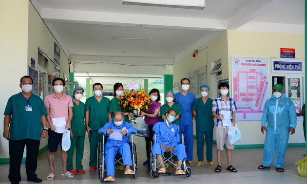 В Дананге 4 пациента с коронавирусом выписались из больницы
