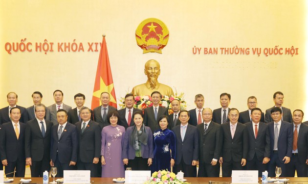 Председатель НС СРВ Нгуен Тхи Ким Нган встретилась с послами и главами диппредставительств Вьетнама за границей