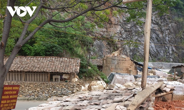 Народности Таи и Нунг в провинци Лангшон сохраняют ремесло по изготовлению старинных глиняных черепиц