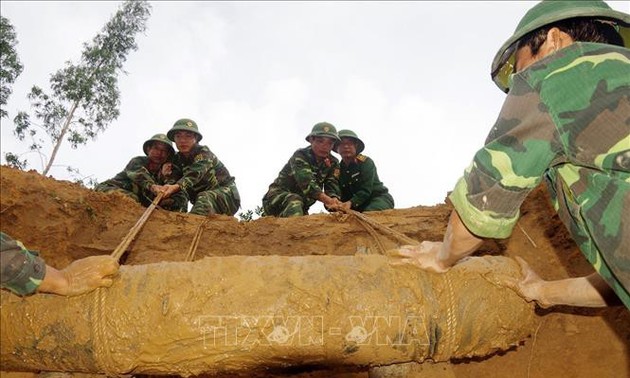 Вьетнам прилагает усилия для ликвидации последствий применения бомб и мин