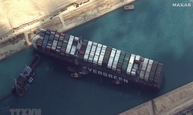 Владельцы контейнеровоза Ever Given достигли соглашения с администрацией Суэцкого канала
