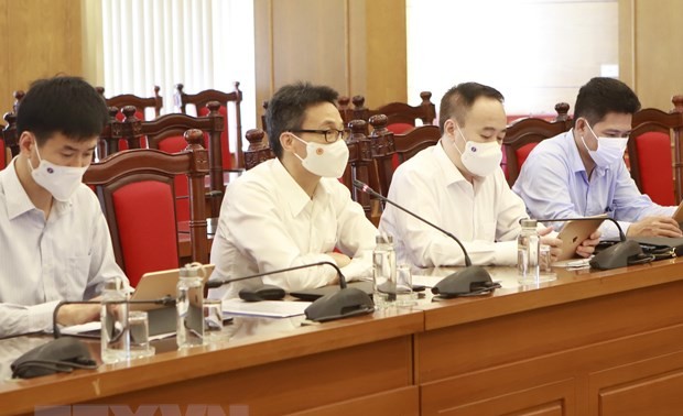 Вице-премьер Ву Дык Дам проверил работу по противодействию эпидемии в провинции Виньфук