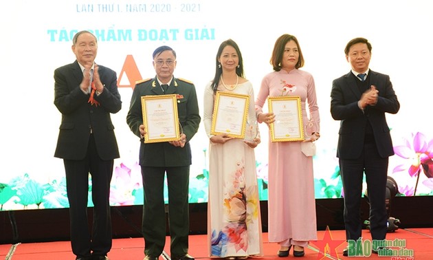 33 лучшие работы на тему оранжевой катастрофы во Вьетнаме получили журналистские награды