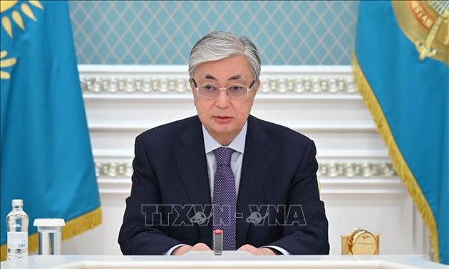 Лидеры Казахстана и Беларуси обсудили по телефону ситуацию в Казахстане