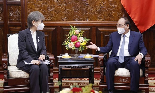 Президент Нгуен Суан Фук: Необходимо содействовать передаче Вьетнаму передовых японских медицинских технологий