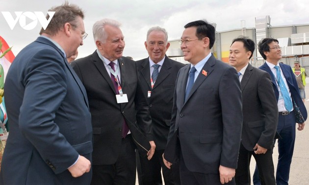 Председатель НС Вьетнама начал официальный визит в Венгрию 