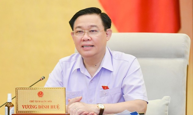 Выонг Динь Хюэ: Необходимо повышать эффективность госуправления в отраслях, представляющих интерес депутатов и избирателей 