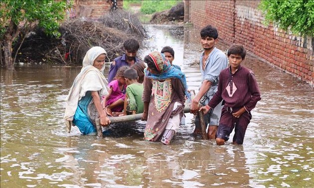 Пакистан запросил международную помощь для страдающей от наводнений страны