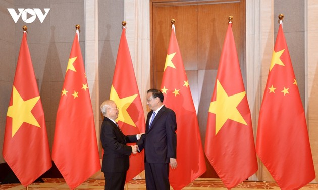 Генсек ЦК КПВ Нгуен Фу Чонг провел встречу с премьером Госсовета КНР Ли Кэцяном